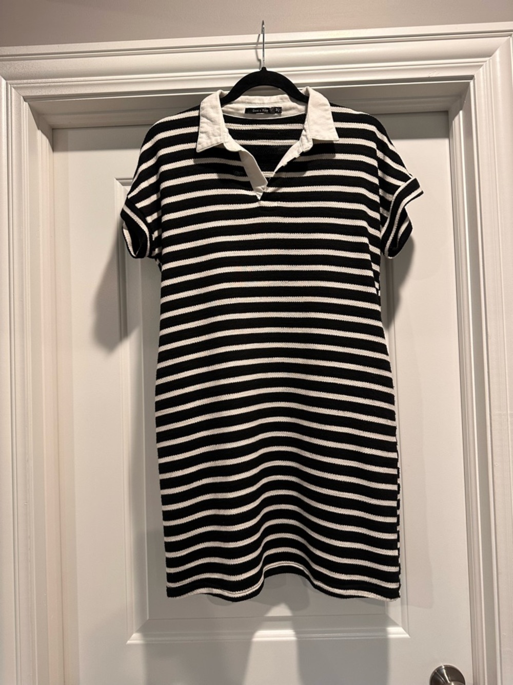 Doe & Rae Striped Knit Polo Dress With Side Pockets. Black & White Size M